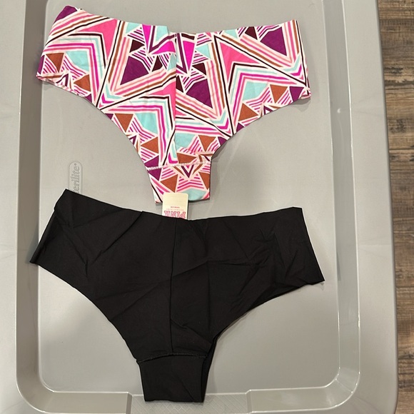 NWT VS PINK CHEEKSTER PANTIES SIZE SMALL - Picture 2 of 4